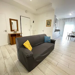 yayas-house-venice.hotelslidodijesolo.com/